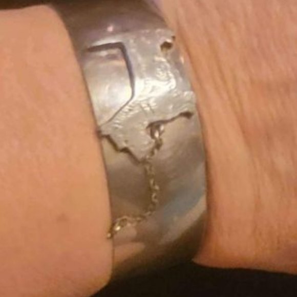 Unique stainless steel scotty dog cuff bracelet/pre-loved - Picture 4 of 8